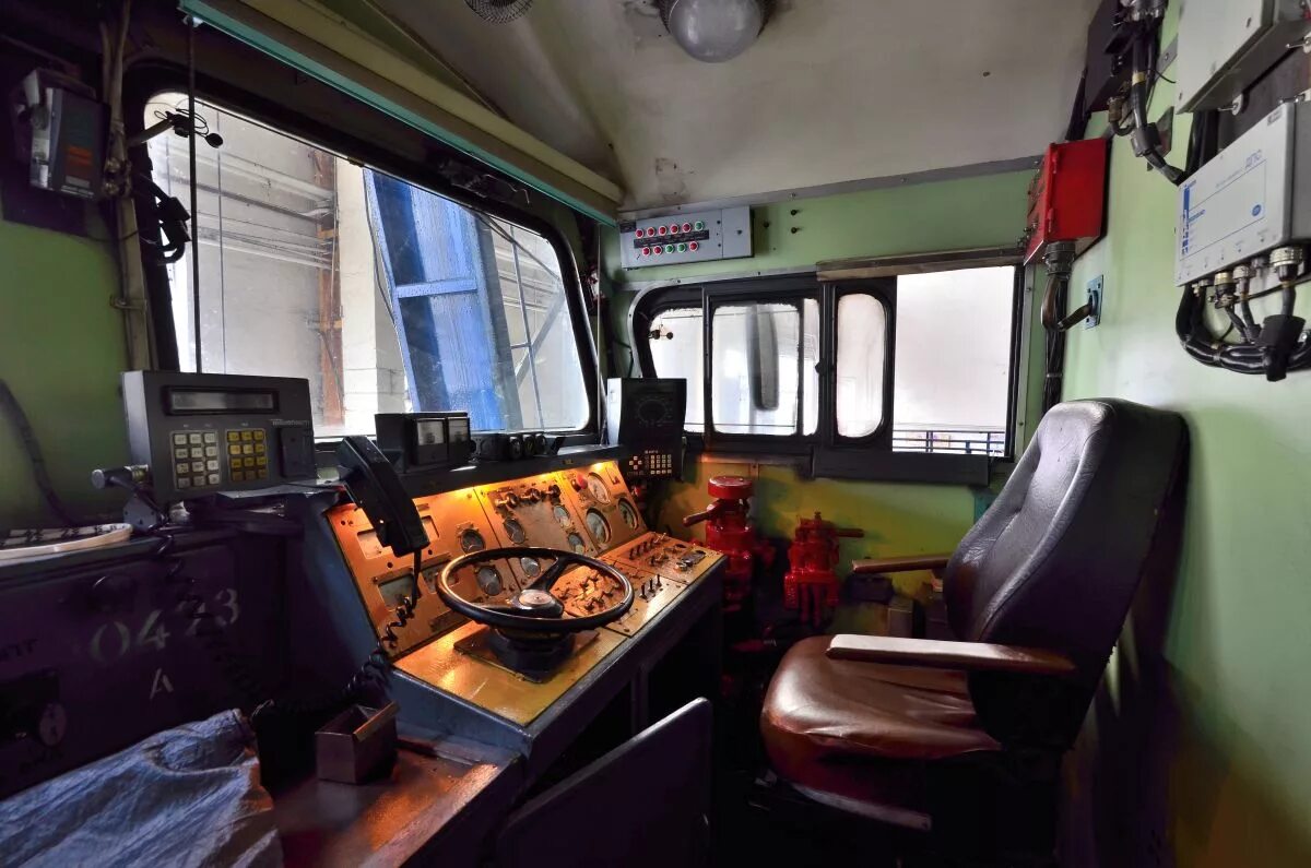 тэм18дм кабина машиниста. кабина машиниста электровоза эп1м. эр200 электропоезд кабина. 2тэ10в кабина. кабина паровоза лв эпк.