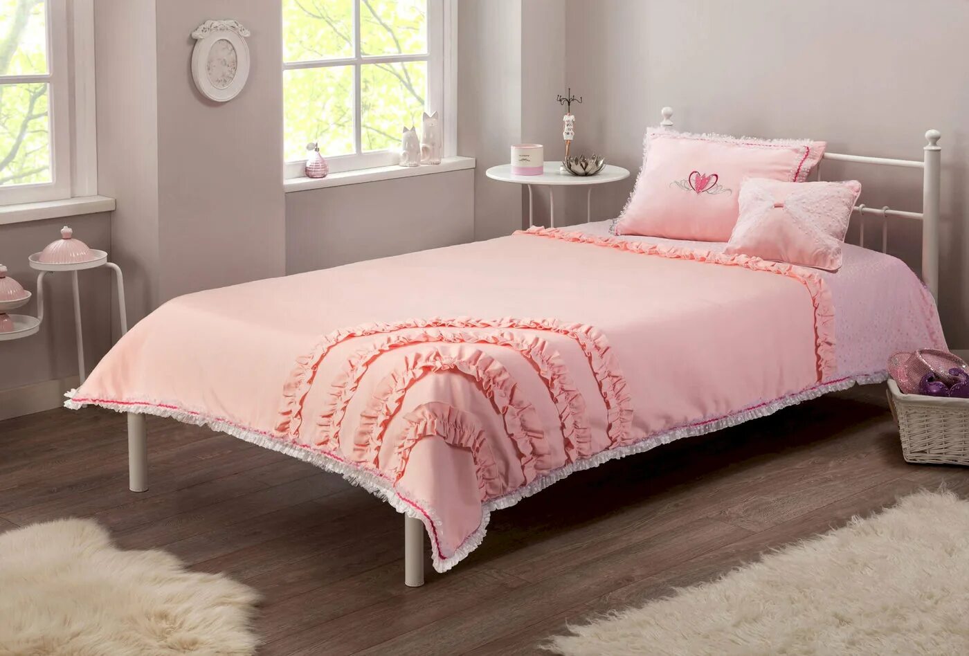 Вайлдберриз покрывало на кровать. Розовое покрывало на кровать. Розовое покрывало в интерьере. Грязно розовое покрывало на кровать. Розовое покрывало на кровать для девочки.