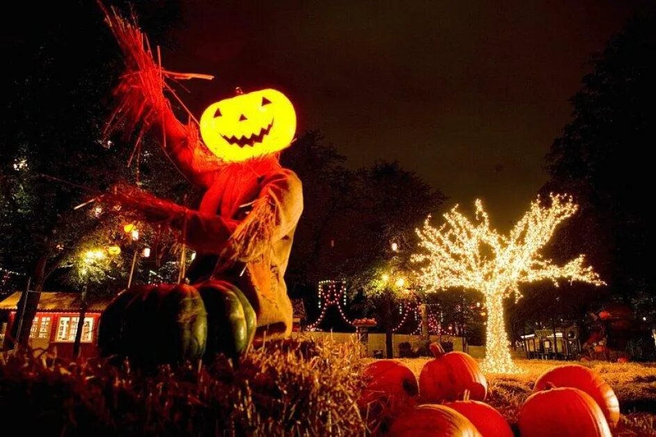 Halloween events. Хэллоуин великобританские праздники. Хэллоуин празднуется в Великобритании. Halloween праздник в Англии. Хэллоуин в Англии традиции.