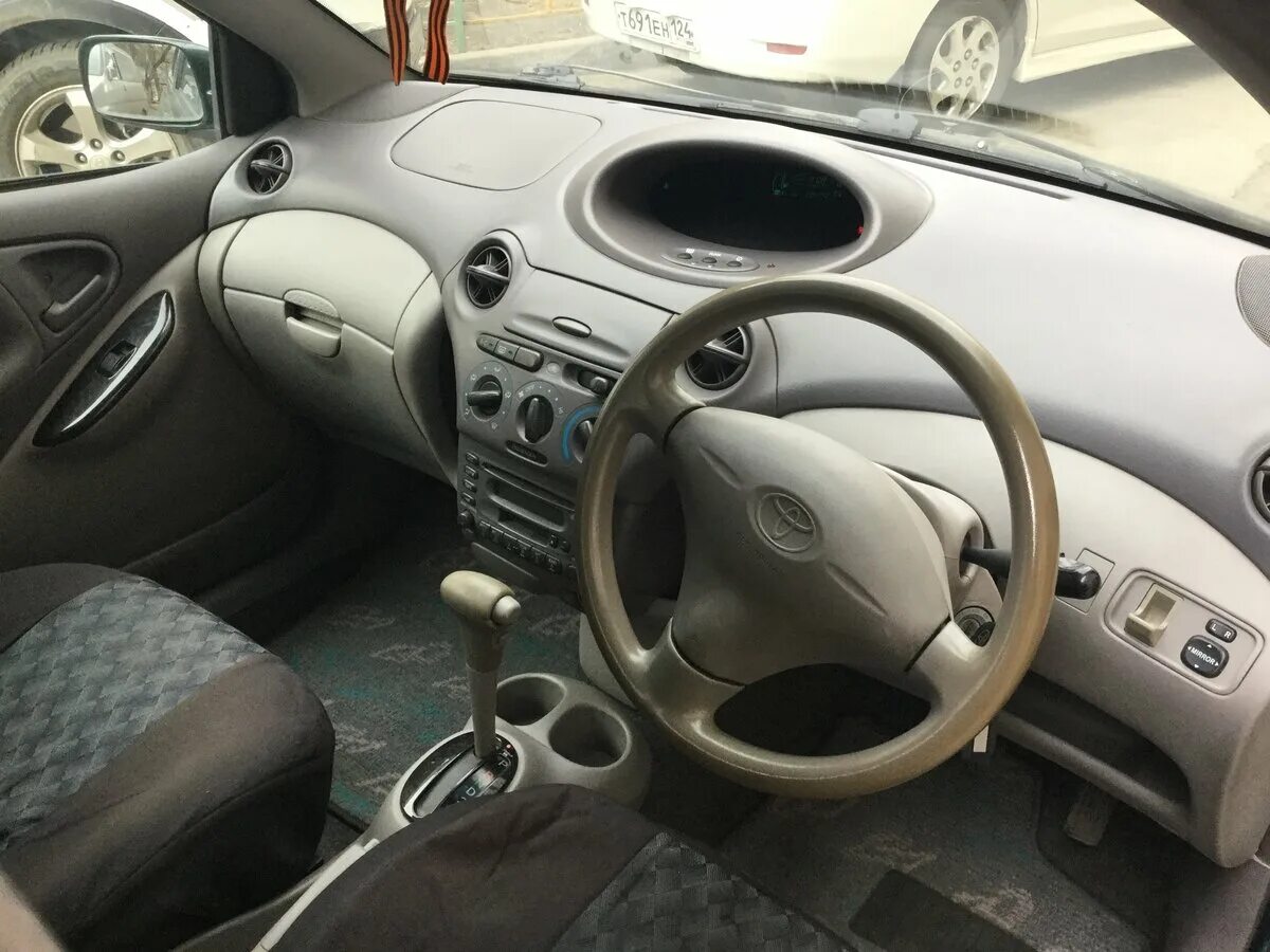 Платц 2000 года. Toyota Platz 2001. Toyota Platz 1999 салон. Toyota Platz 2001 салон. Toyota Platz 2001 панель.