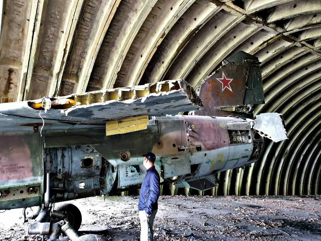 Смирных аэродром. Заброшенный военный аэродром «смирных». сахалин. смирных сахалинская область аэродром. заброшенный военный аэродром на сахалине. заброшенный аэродром смирных.