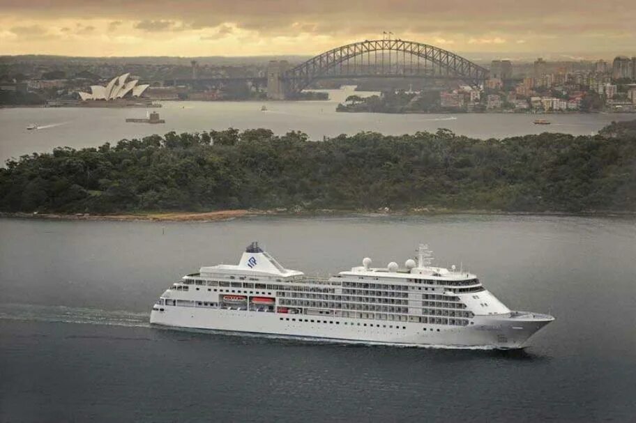 Круиз спб. Круизный лайнер маасдам. Всемирный круиз silversea. Silversea cruises фирма. Круизный лайнер queen victoria в ялте.