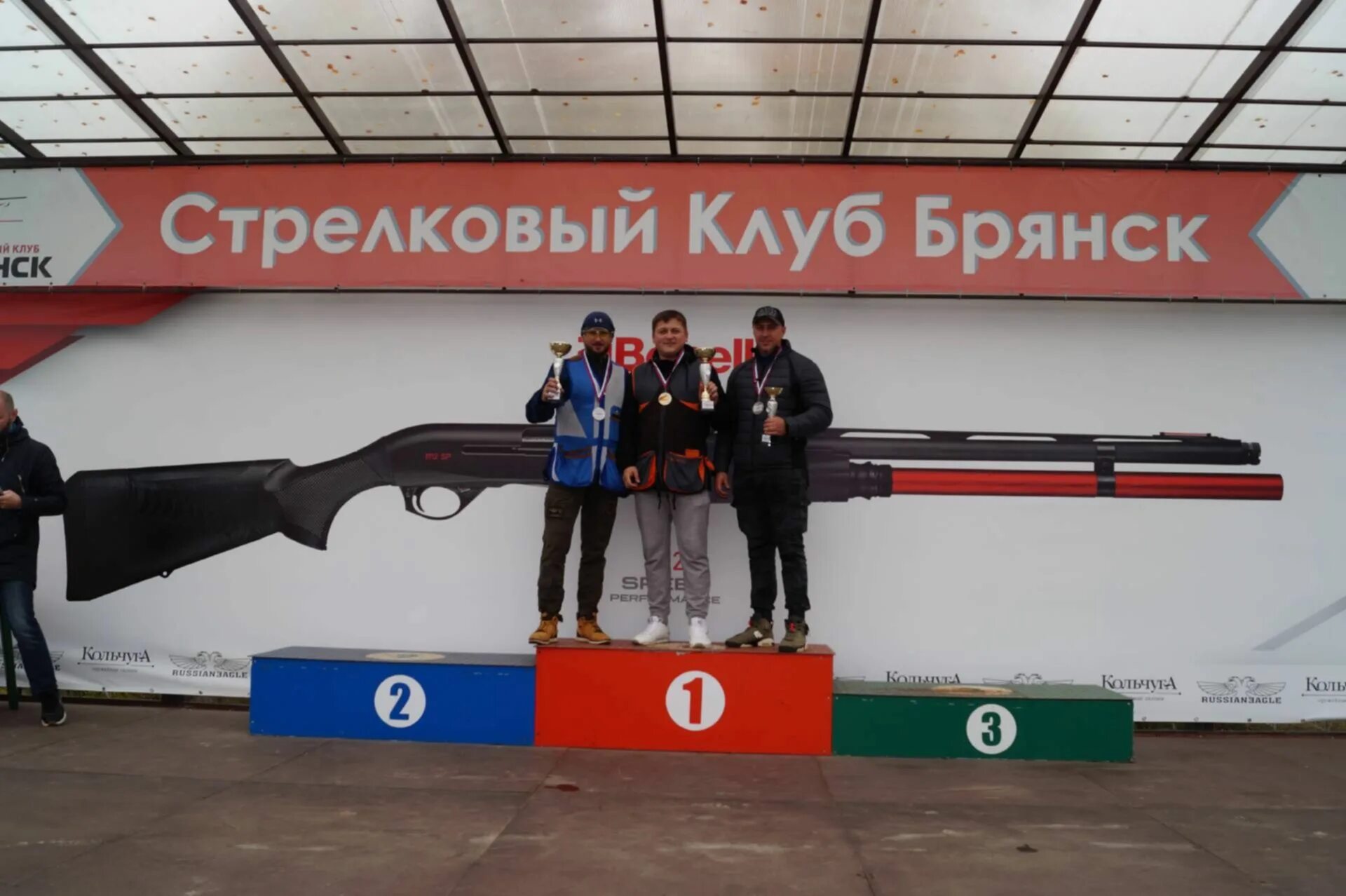 Легендарные стрелки по спортинг компакту. Стрелковый клуб брянск логотип. Стрелковый клуб брянск фото. Компакт спортинг. Стрелковый клуб брянск фото.