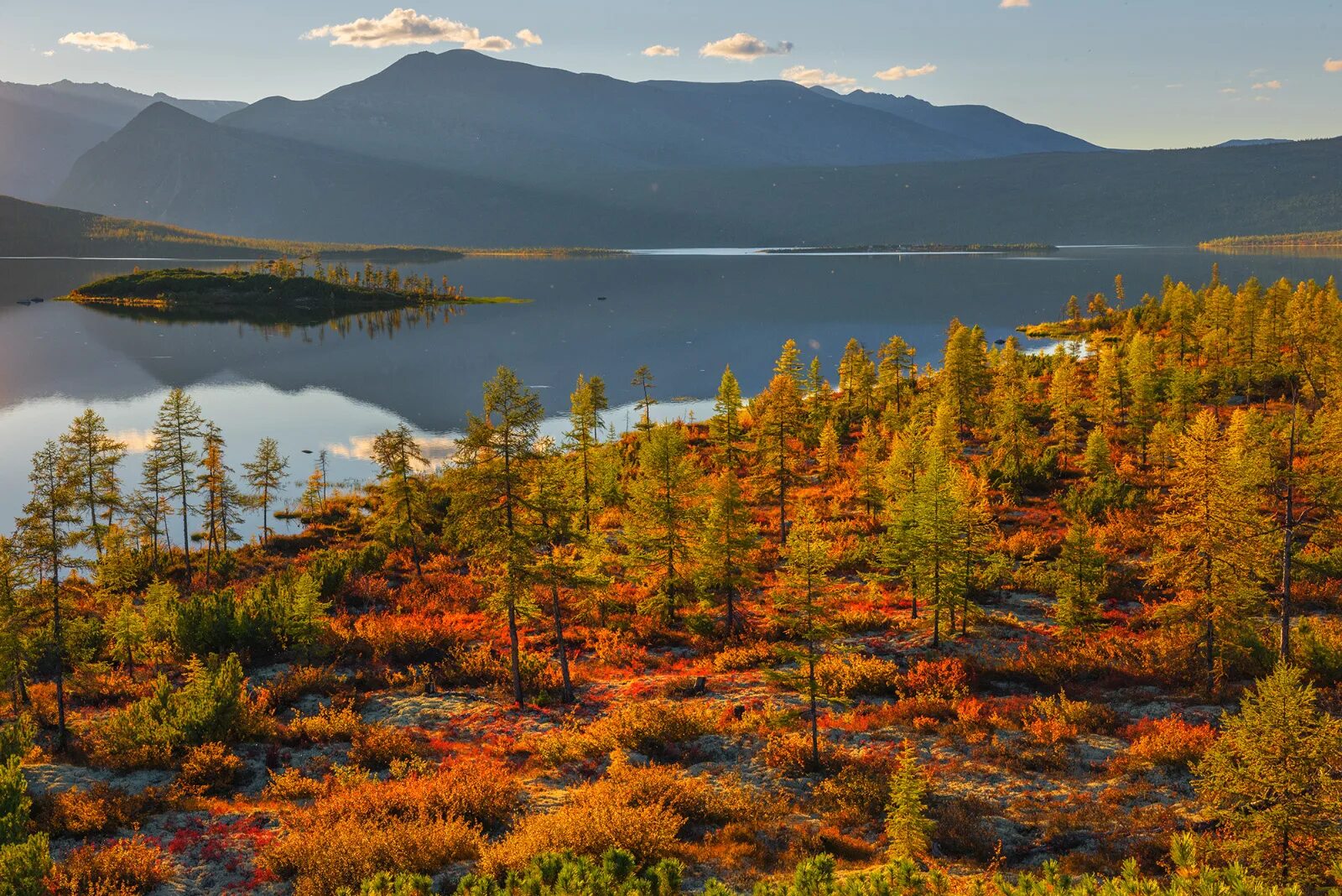 Озеро танцующих. Озеро танцующего хариуса магаданская область. Озеро танцующих. Колыма озеро джека лондона. Озеро танцующих.