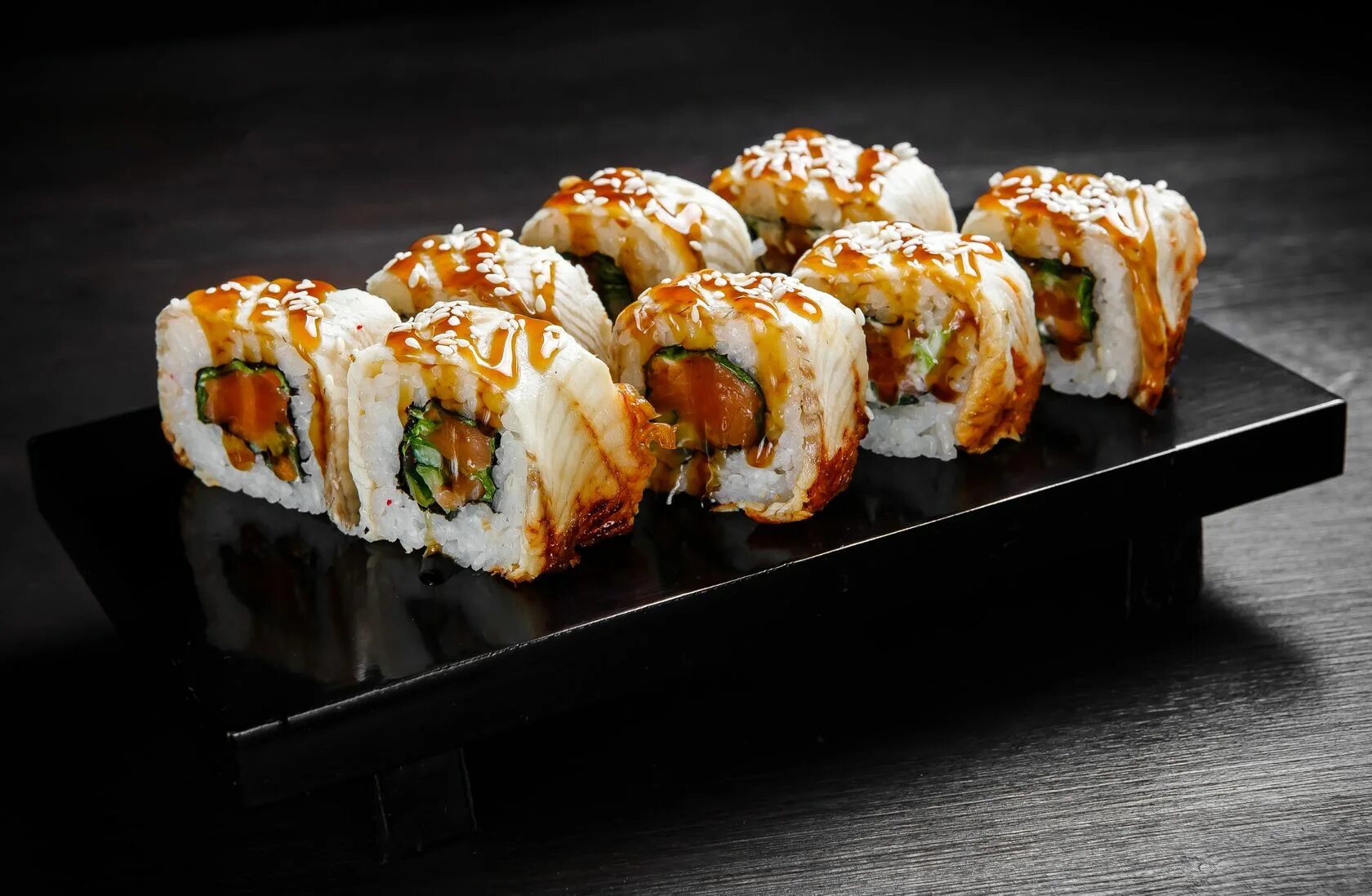 Ролл аяши с угрём суши вок. Ролл аяши суши. Ролл аяши состав. Запеченный ролл аяши. Аяши суши.