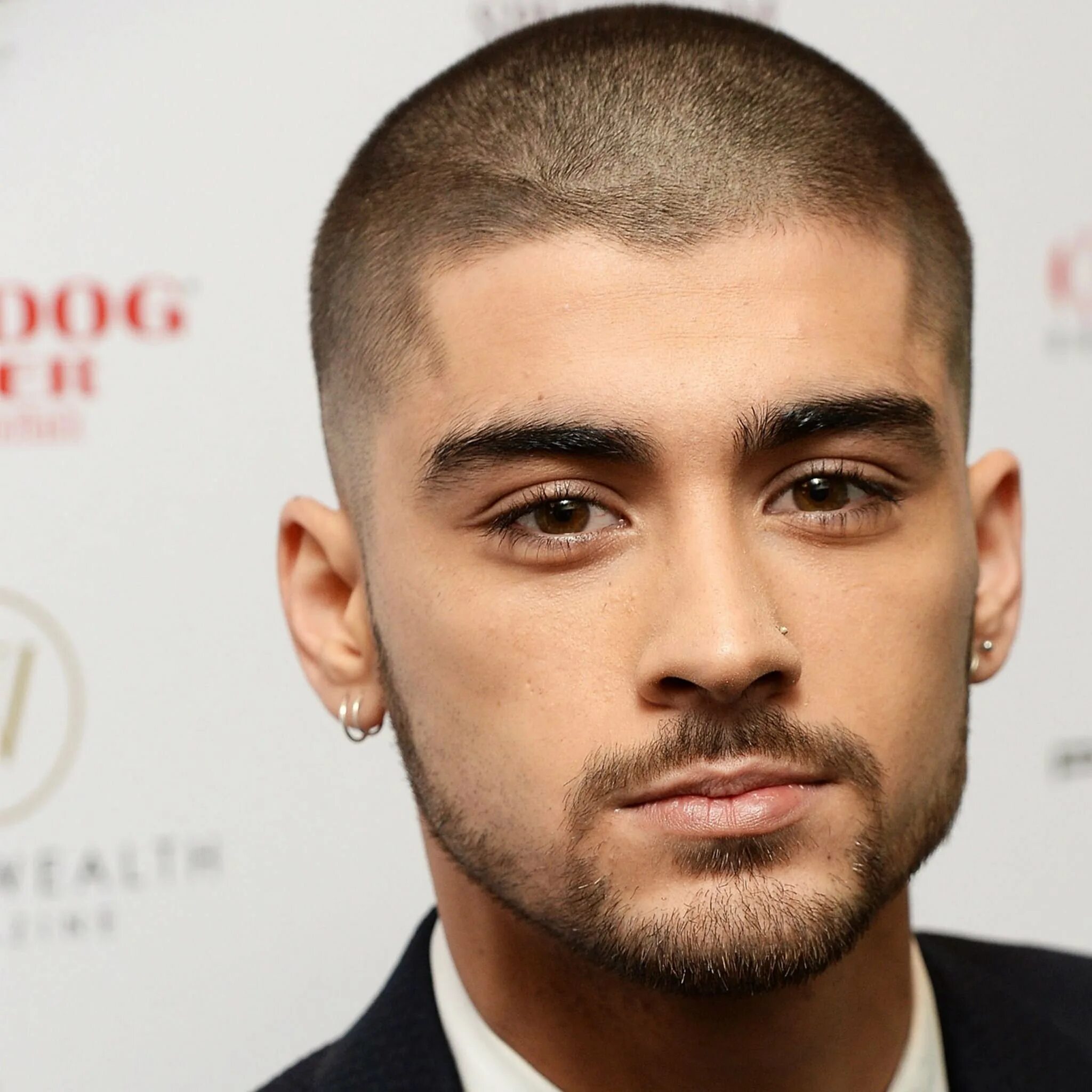 Зейн Малик короткая стрижка. Зейн Малик лысый. Зейн Малик Buzz Cut. Zayn Malik прически. Мужская стрижка 9