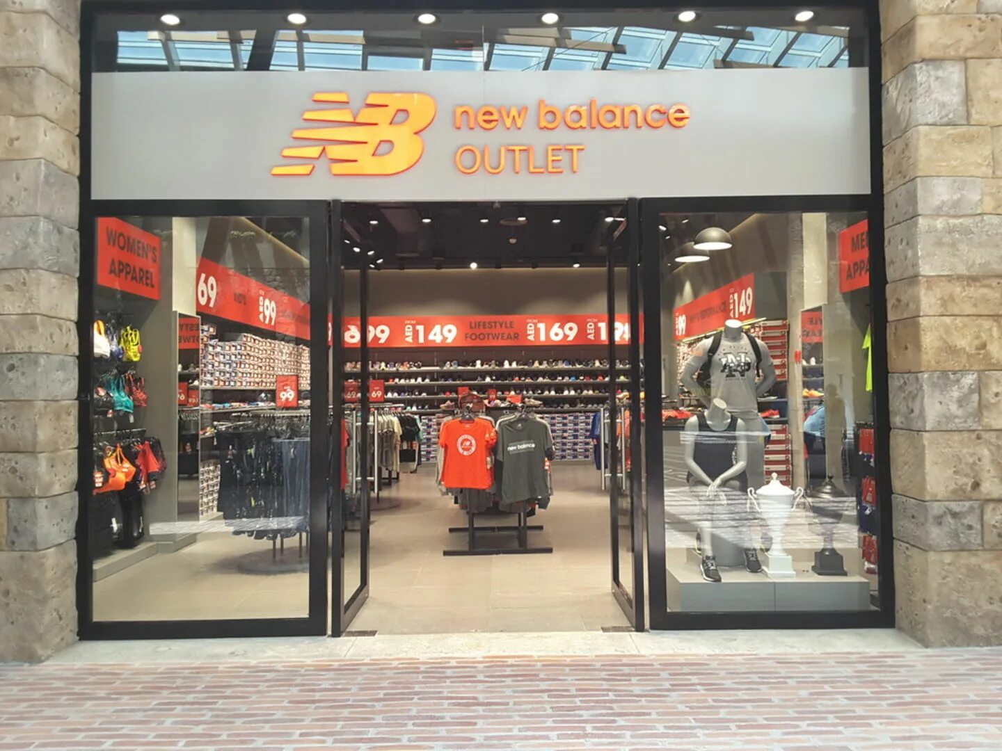 New balance дубай. Магазины New Balance в Дубай. Нью баланс Дубай 237. New Balance аутлет. New Balance Outlet магазин.