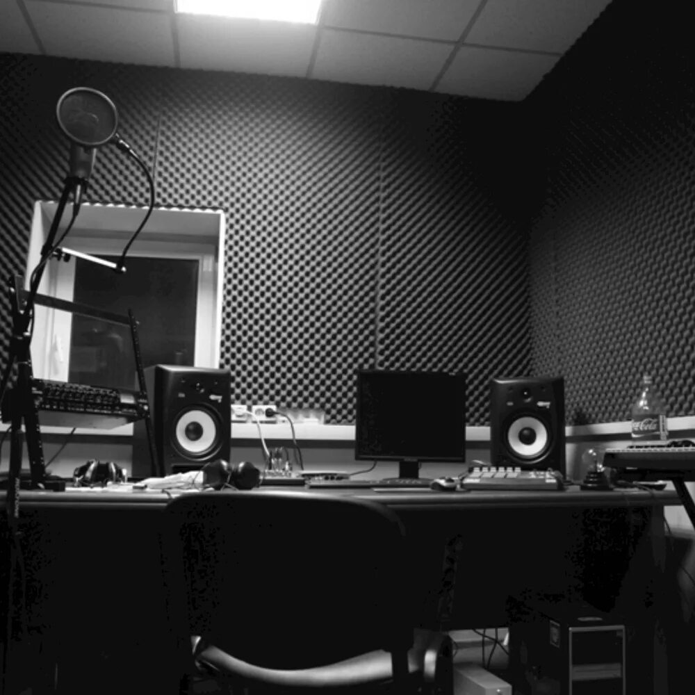 Музыкальная студия в квартире. Music studio. Моя студия музыка. Студия звукозаписи u2. Звукозаписывающая студия.