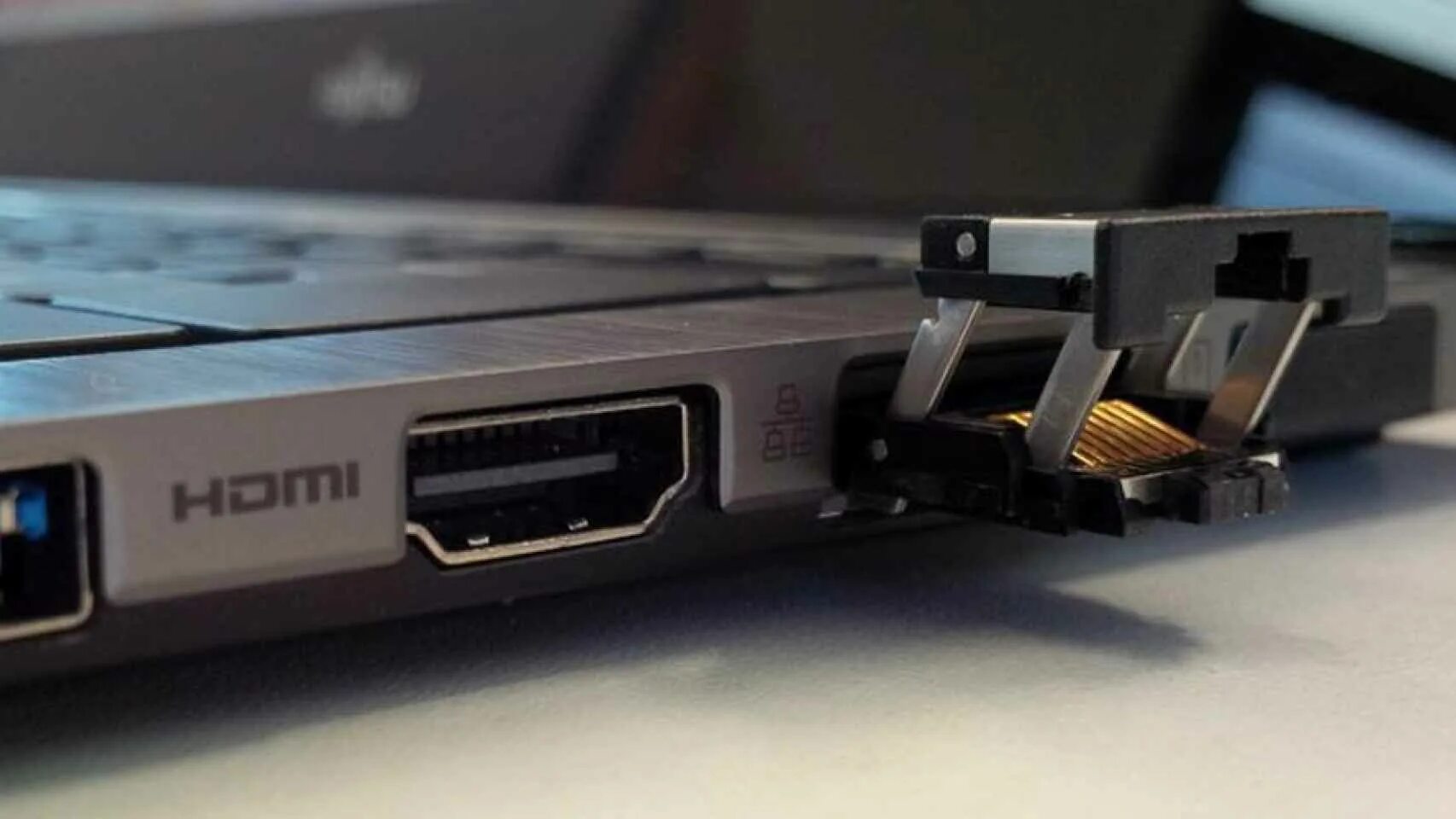 Порт Ethernet RJ-45. Fujitsu Ethernet Port. Rj45 порт ноутбука. Порт для разъема rj45.