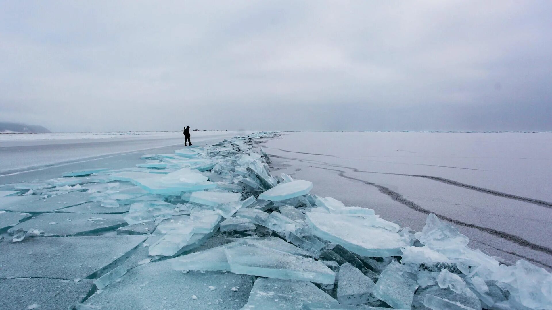 Лед Байкала. Байкальский лед 2023. Озеро Байкал лед. Каспийское море и озеро Байкал. Ледовое видео
