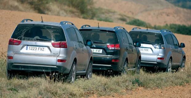 Mitsubishi citroen. Пежо Аутлендер 4007. Пежо 4007 Ситроен с-Кроссер Митсубиси Аутлендер. Mitsubishi Outlander и Peugeot 4007. Митсубиси Аутлендер Пежо 4007 Ситроен.