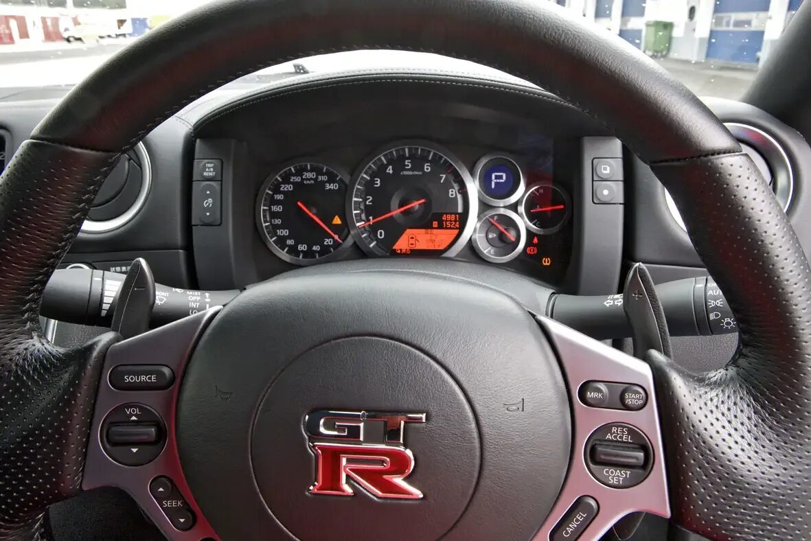 Nissan gtr 35. Ниссан гтр макс скорость. Сколько едет ниссан. Nissan qashqai разгон. Сколько едет ниссан.