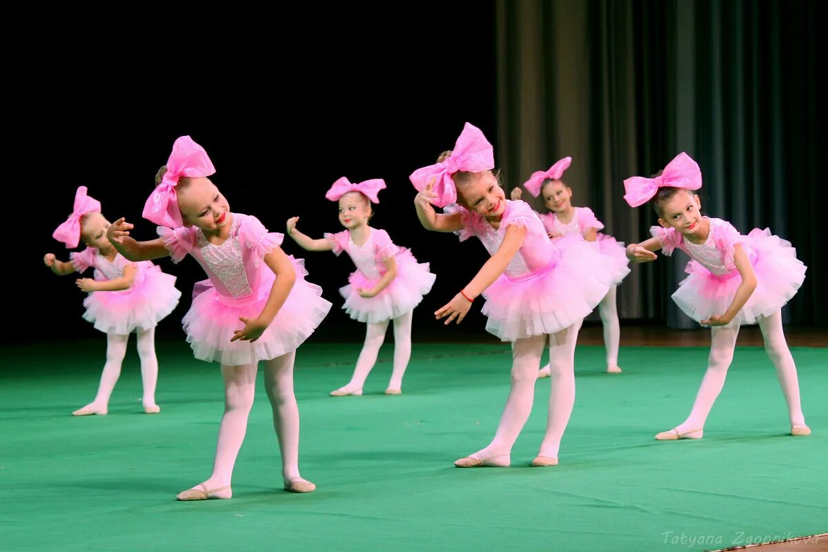 кукольный танец. образ куклы для танца. костюм куклы для танца. танец куклы чайковского. кукольный танец.