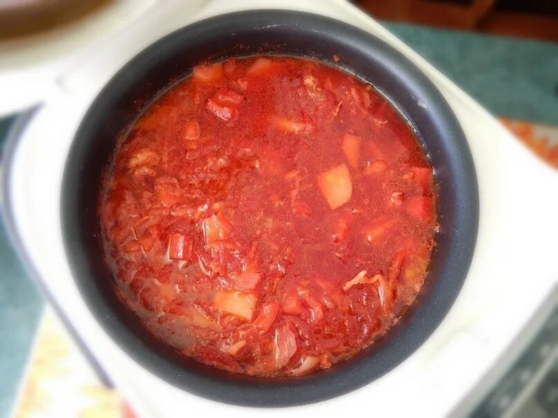 Рецепт борща с мясом в мультиварке. Борщ в мультиварке. борщ со свининой в мультиварке. суп борщ в мультиварке. борщ текстура.