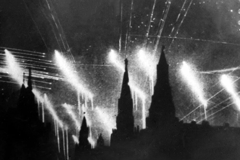 Налет немецкой авиации на Москву 22 июля 1941 года. Бомбардировки Москвы в 1941 году. Ночные налеты на Москву в 1941. Немцы бомбят Москву 1941 года.