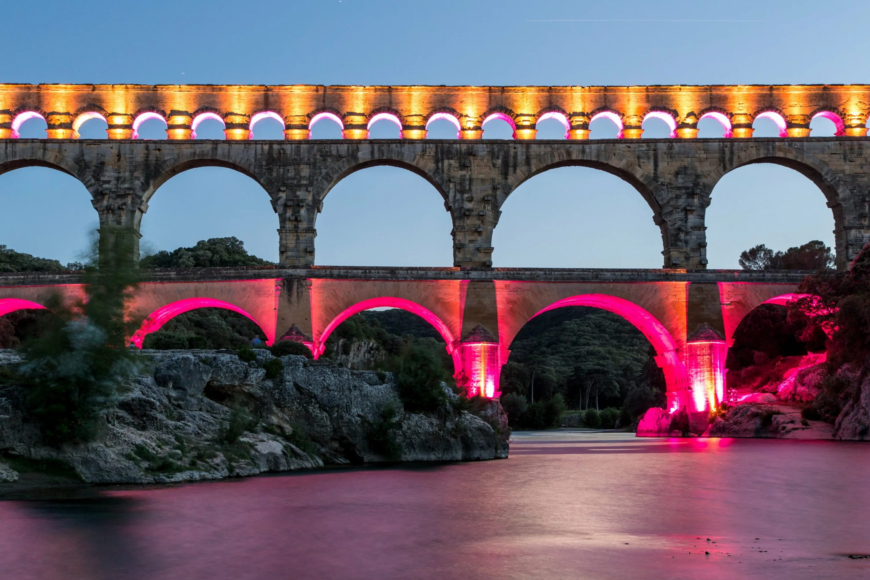 Пон вид. Акведук Пон-дю-гар. Мост Пон дю гар во Франции. Римский акведук во Франции. Пон-дю-гар Римский акведук.
