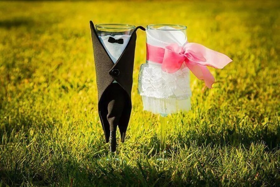 Прикольный декор свадебного торта. Обои любовь. Памятные подарки для молодоженов. Креативные открытки с годовщиной свадьбы. Оригинальный свадебный торт.