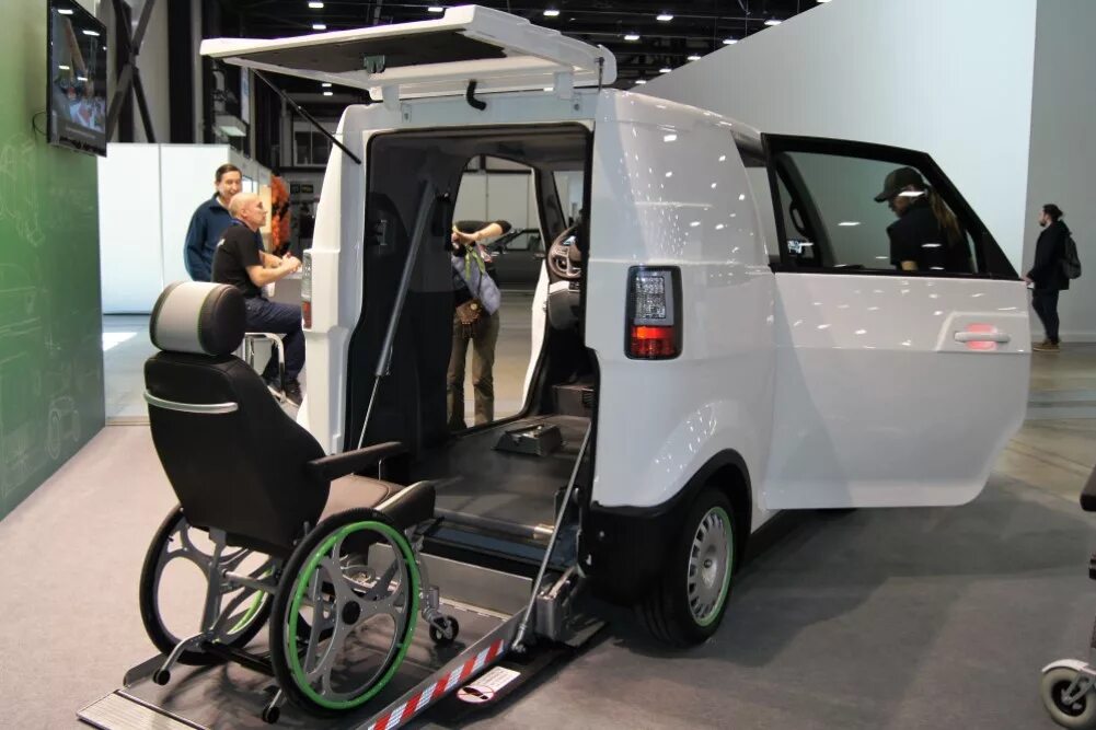 Какая машина для инвалидов. Автомобиль для инвалидов. Электрокар для инвалидов. Авто для инвалидов колясочников. Электрический автомобиль для инвалидов.
