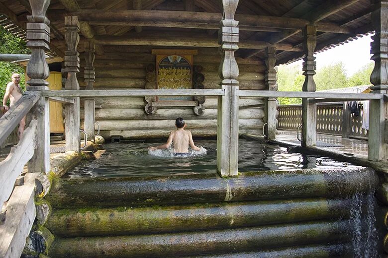 будапешт купальни сечени зимой. открытая купальня. венгрия будапешт термальный бассейн. купальни сечени. открытая купальня.