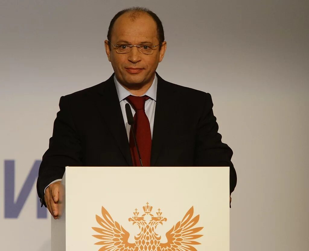 Толстой выборы. Толстой выборы. Пётр толстой фото. Толстой на па обсе. Праймериз 2022 единая россия.