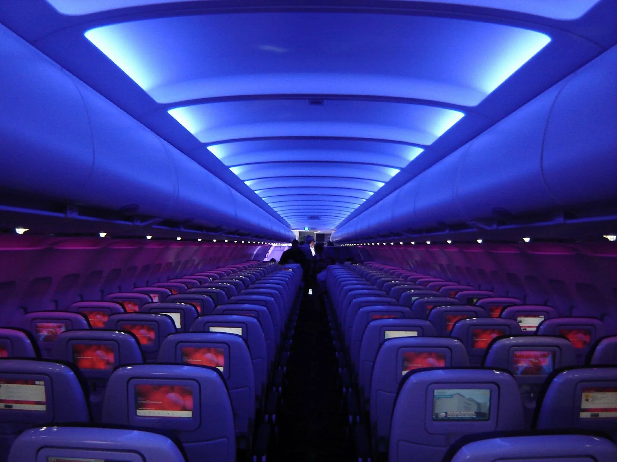 Салон самолета внутри. Airbus a320 салон. Airbus a320 Cabin. Airbus a320 сидения. Airbus a320 салон подсветка.