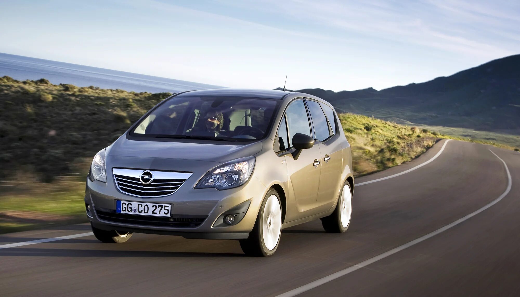 Стоимость opel. Opel Meriva 2011. Opel Meriva 1. Опель Мерива б 1.4 турбо. Опель Сценик.