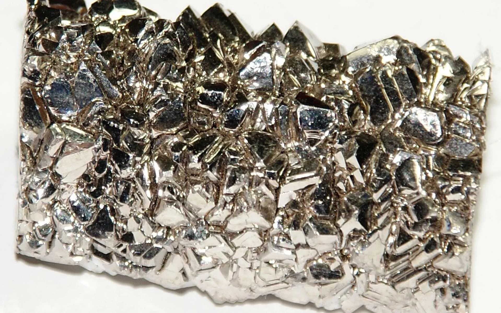 Металл высокой прочности. Титан самый прочный металл. Осмий Титан. Титан металл химия. Иридий самый прочный металл в мире.