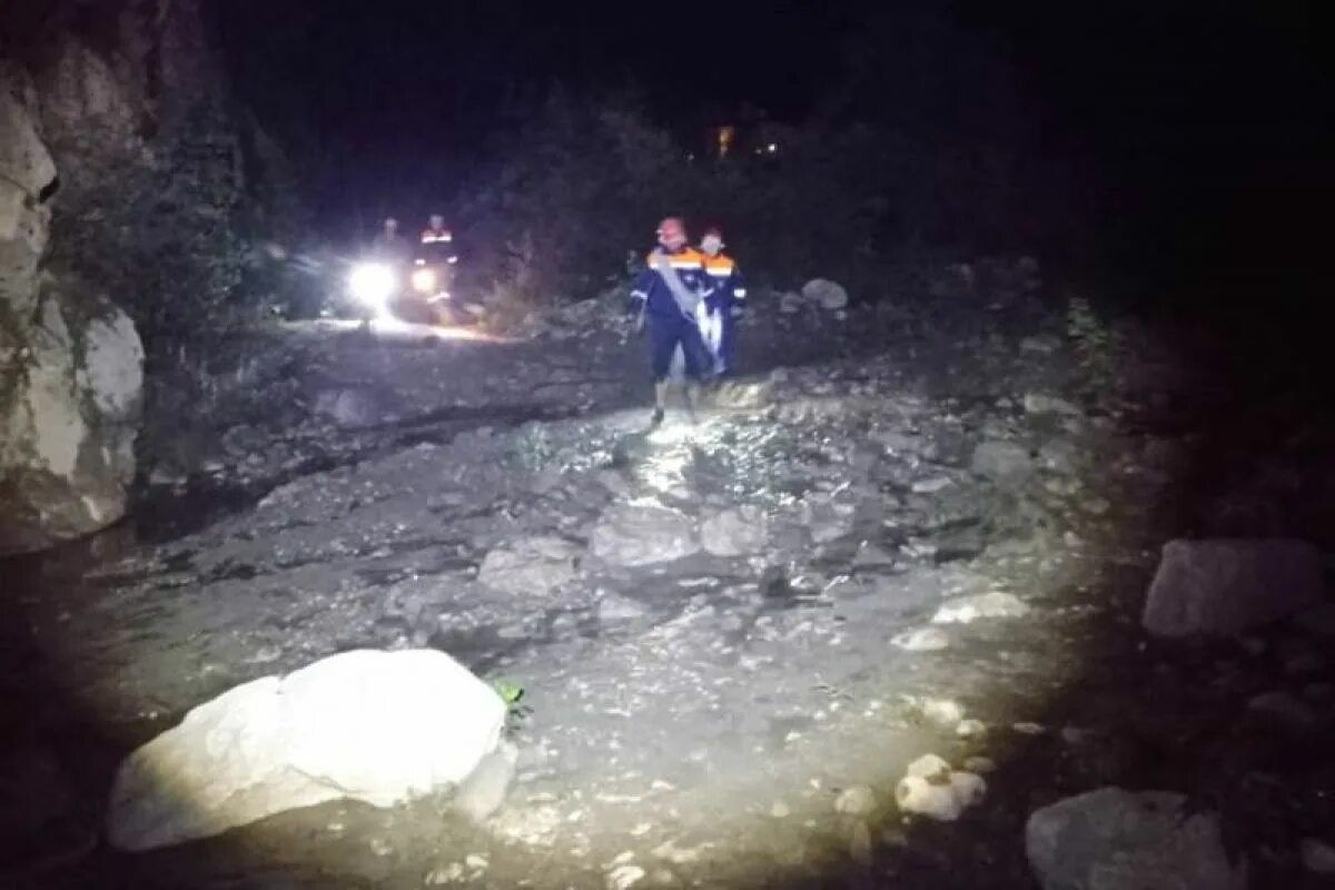 Еду в дагестан. Дети газы едут в дагестан. Кавказские танцы в горах. Авария на трассе кочубей дагестан 25. Чалда дагестан.