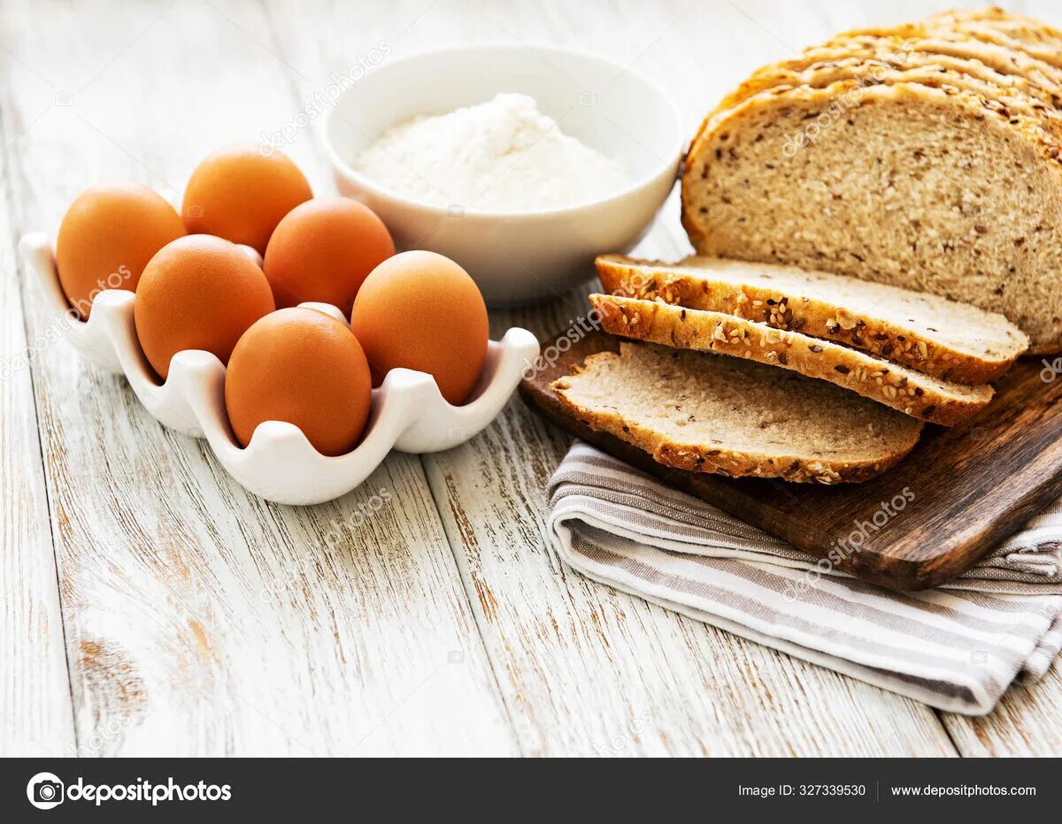 Хлеб в яйце в духовке рецепт. Яйцо в хлебе. Хлеб мука яйца. Хлебцы с яйцом. Завтрак с хлебом.