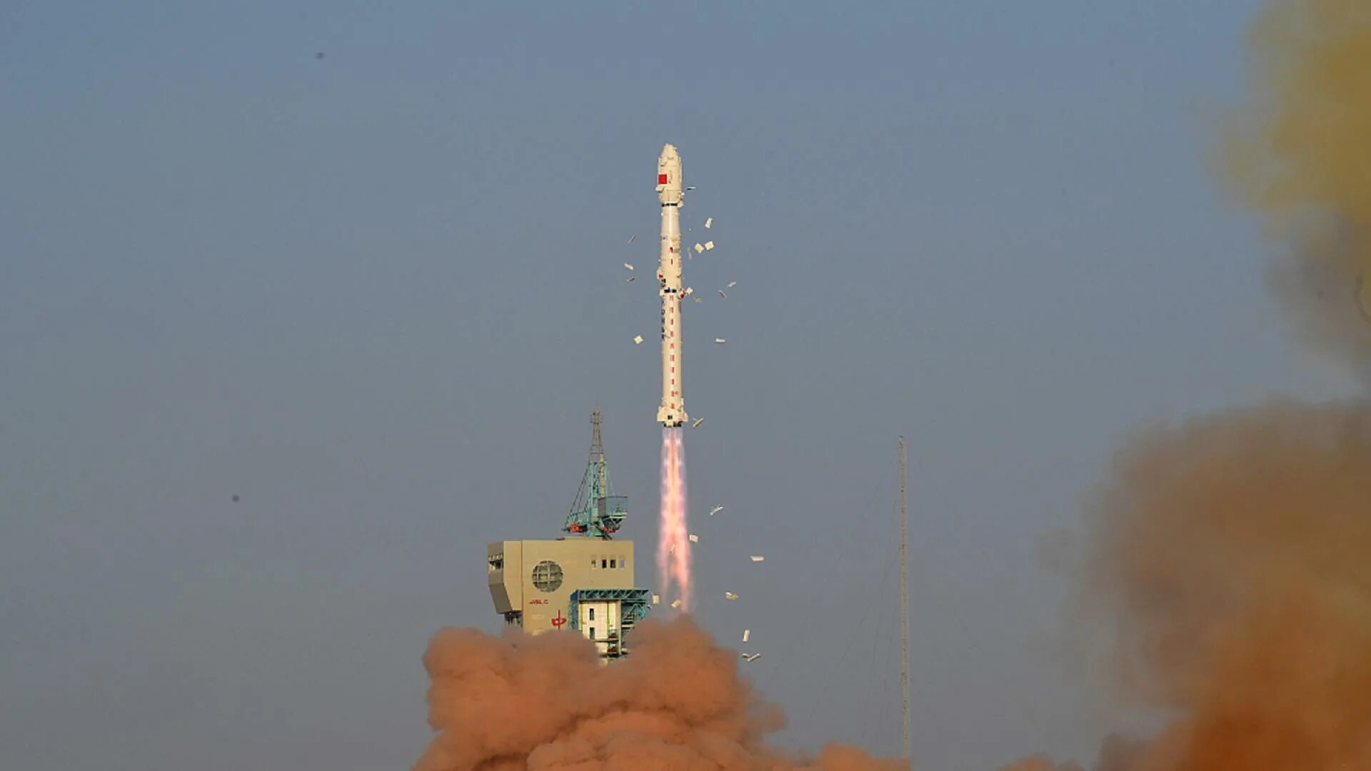 Запустили 4 ракеты. Космический корабль союз на старте. Запустили 4 ракеты. Запустили 4 ракеты. Китай вывел на орбиту спутник дистанционного зондирования земли.