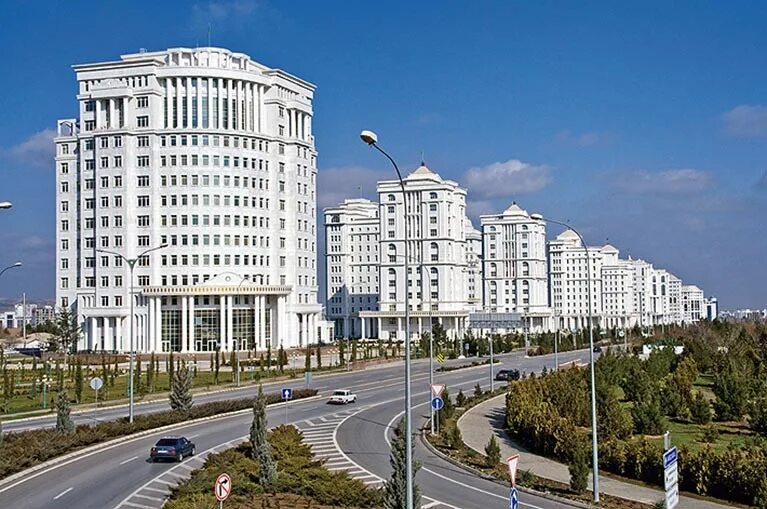 Белые то в городе есть