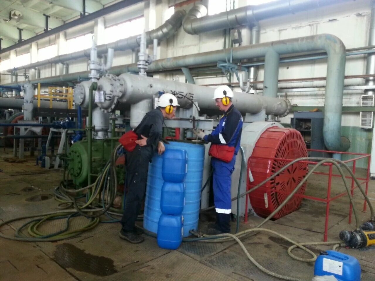 Котел revotherm rfw-3000. Шарошка для прочистки котловых труб от накипи. Очиститель для паровых котлов. Промывка котлов и теплообменников. Рынок промышленных газовых котлов.