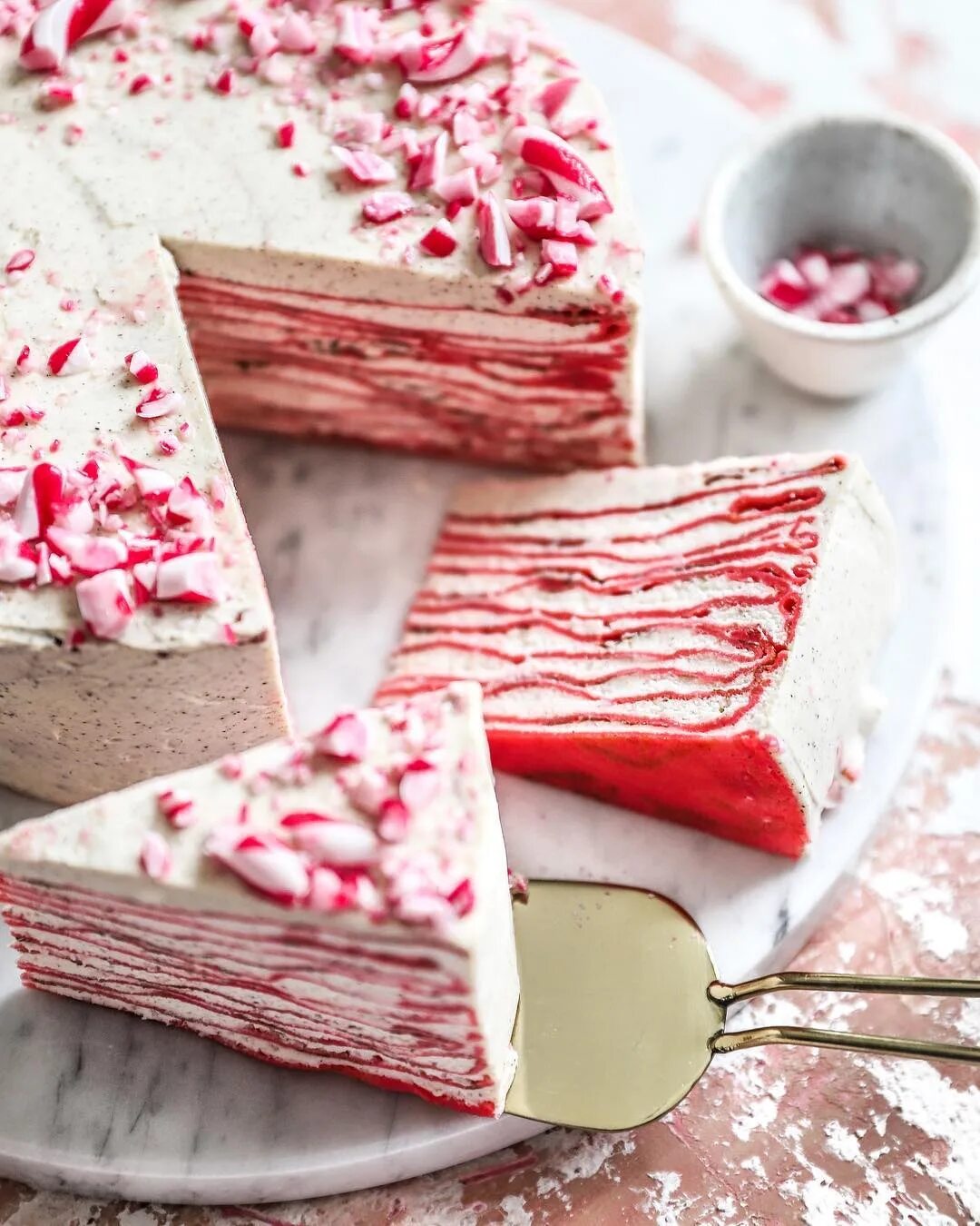 Красная кулинария. Блинный торт Шантимель. Бархат блинный. Блинный торт красный бархат. Блинный торт розовый.