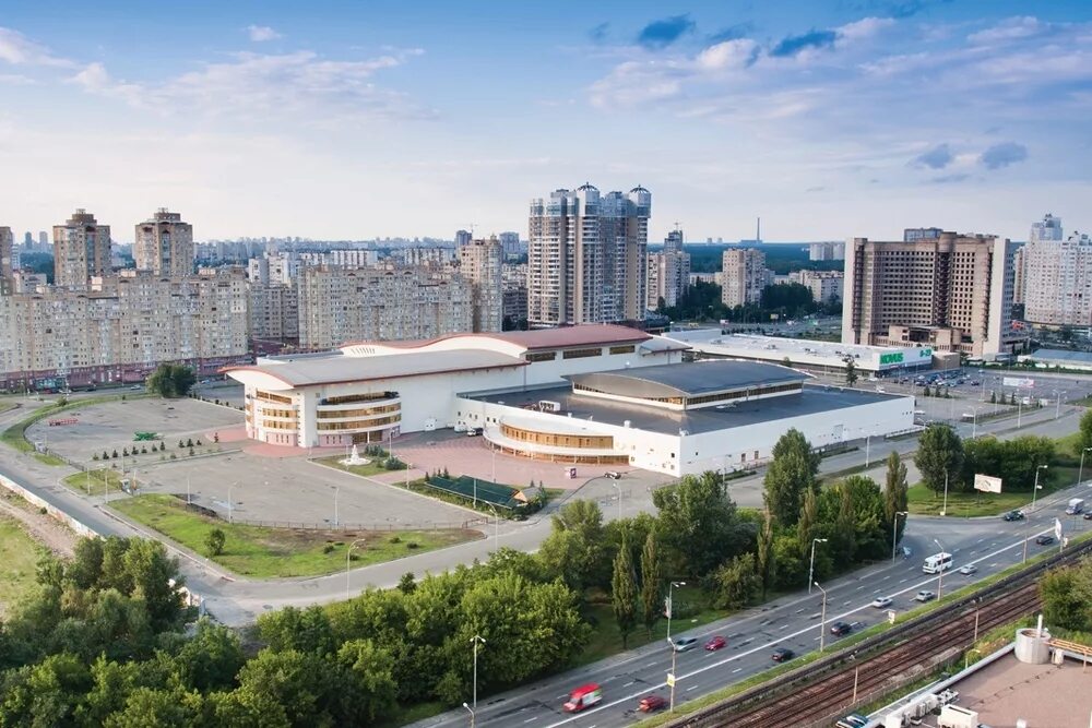 столица украины 2022. бетонная основа. киево-печерская лавра вид сверху. основа киев. украина киев небоскребы.