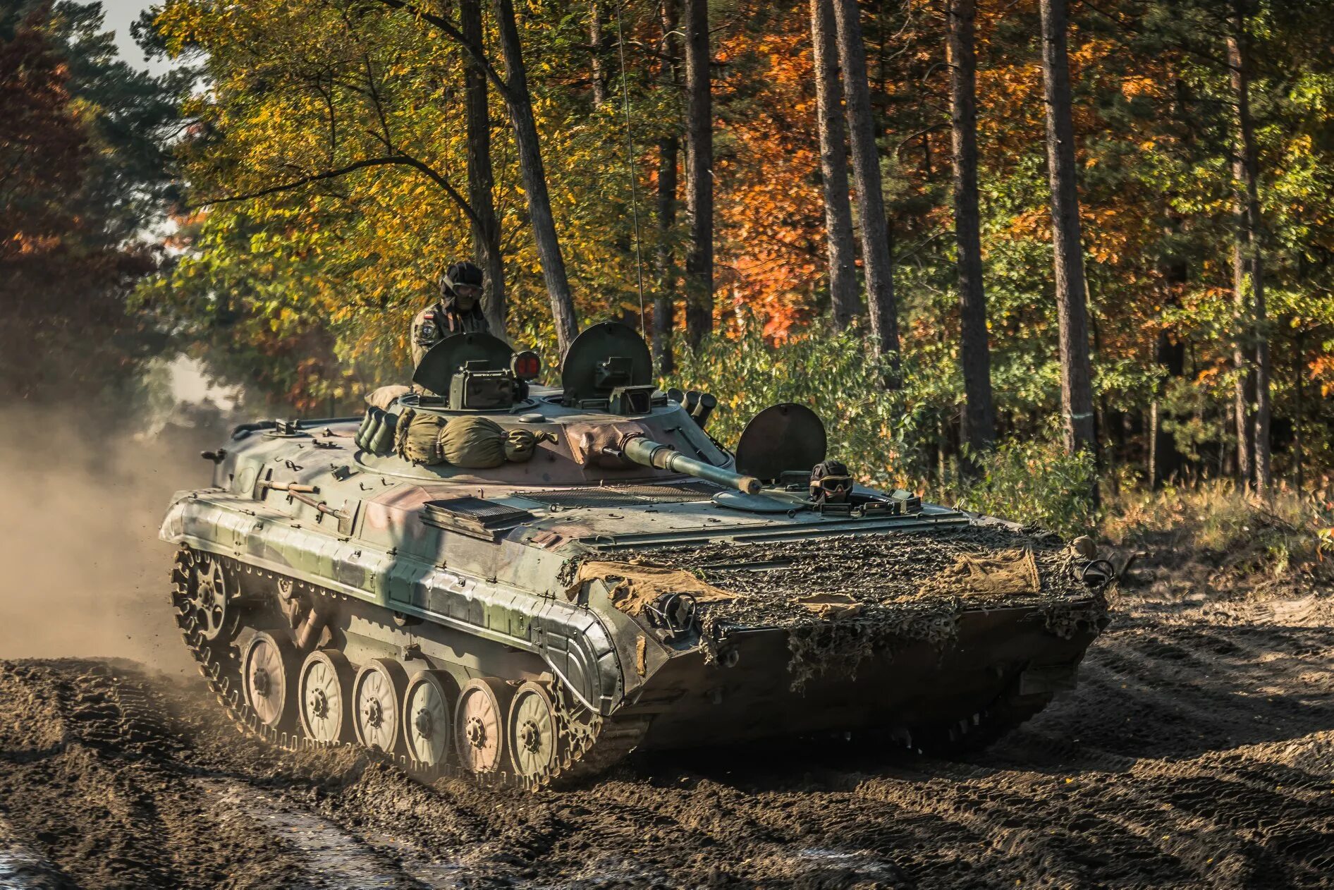 Цугол полигон восток 2018. Танковые маневры. Танк т 80 у полигон головеньки. Российских танков зимой. Наступление танков.
