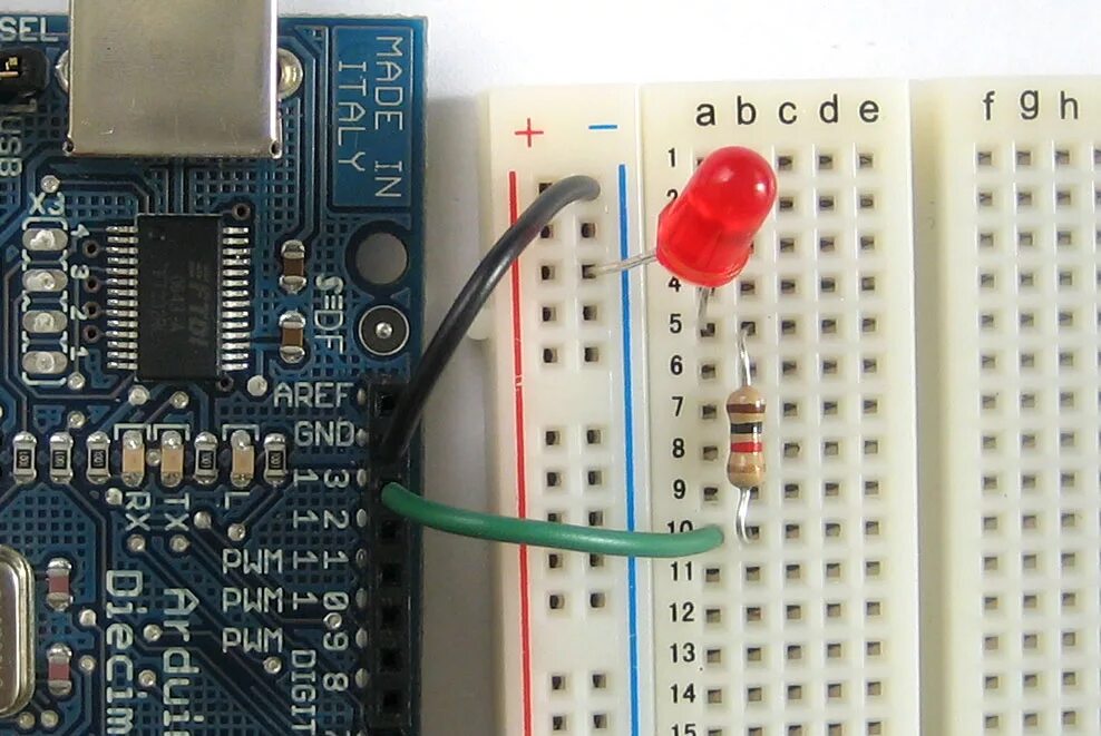 Макетная плата Arduino uno. Макетная плата ардуино. Диод Arduino. Arduino мигание светодиодом. Ардуино диод