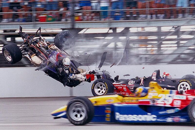 Look that car over there crash. Наскар и Индикар. Индикар авария Дзанарди. 1995 INDYCAR. Индикар 1994.