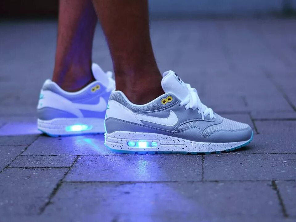 Кроссовки найк АИР Макс 1. Nike Air mag Marty MCFLY. Найк Air Max светящийся. Nike e998.