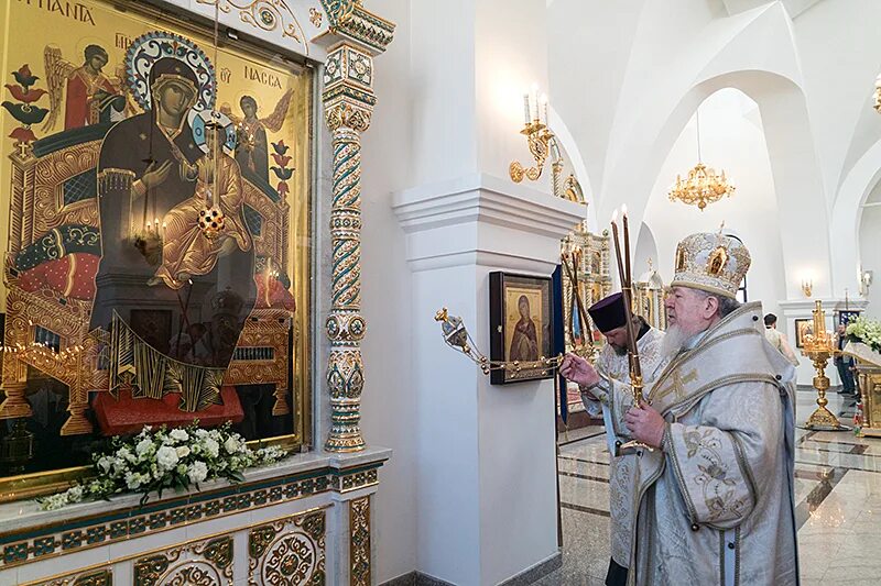Всецарица служба в храме. Калмантай храм всецарица. Всецарица служба в храме. Храм всецарица кострома богослужения. Храм всецарицы воронеж иконы.