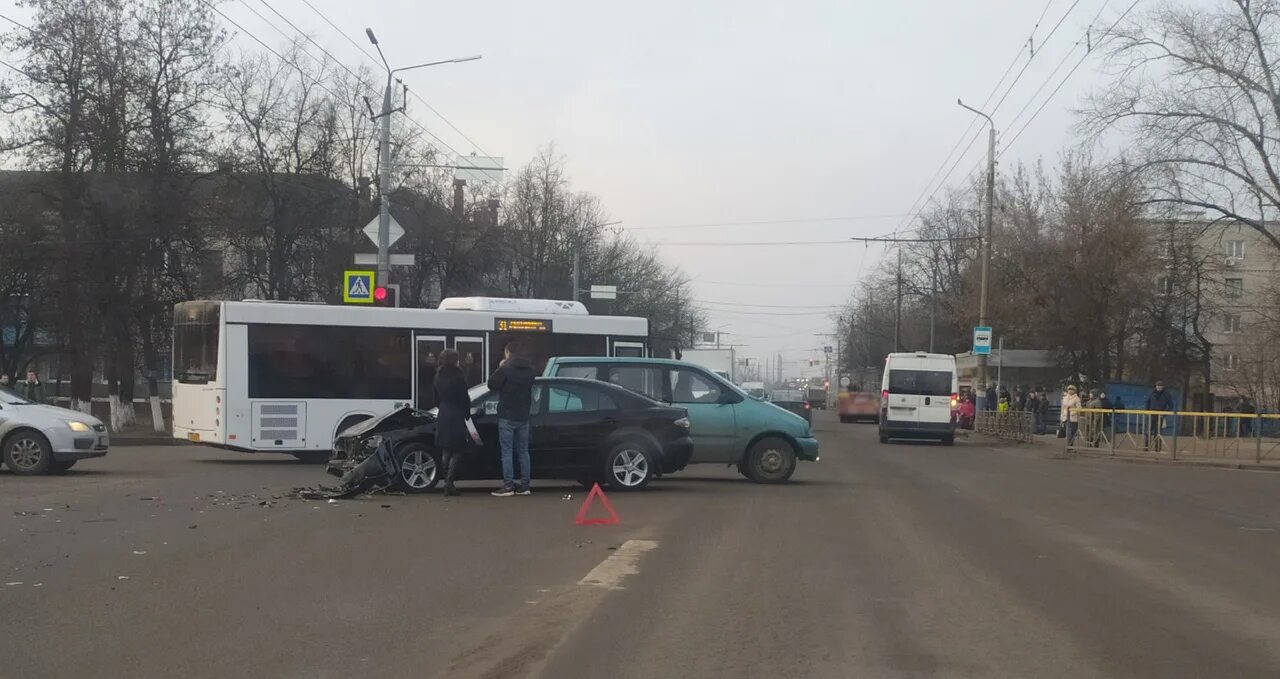 Новости брянска подсмотрено. Авария Брянск Чайковичи. ДТП Брянск сегодня Бежицкий район. Мечта остановка Бежицкий район.