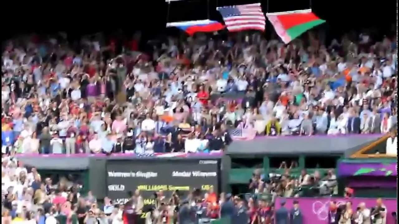 Флаг упал. Падения флага сша на олимпиаде. упавший флаг сша на олимпиаде. флаг сша падает под гимн россии на олимпиаде в сочи. на награждении упал американский флаг.