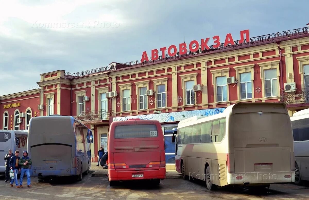 Краснодар автовокзал 5. Краснодар-1 (Центральный автовокзал). Автовокзал Краснодар 1афитсолнй. Автовокзал Краснодар 1 автобусы. ЖД И автовокзал Краснодар 1.