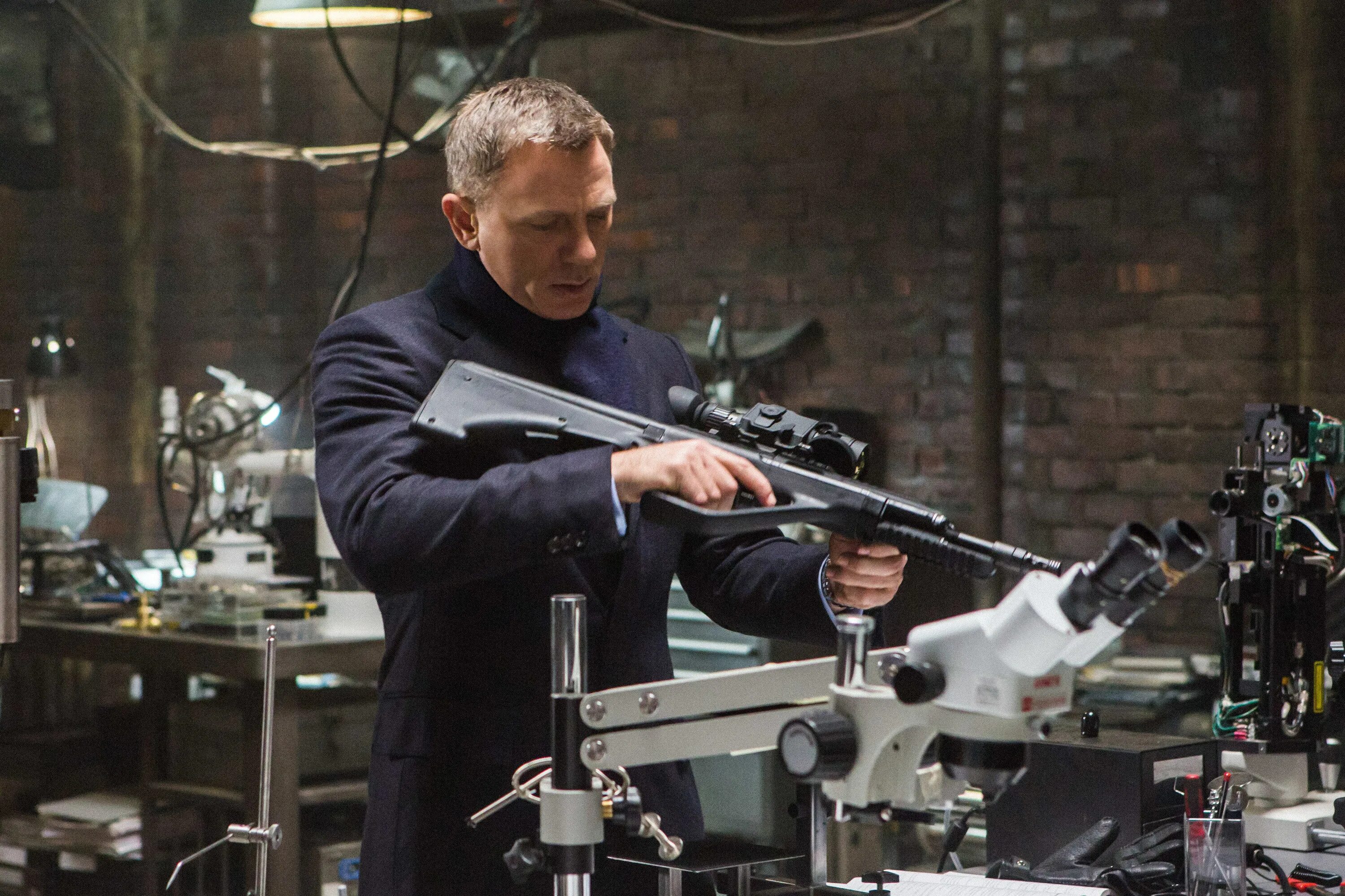 Дэниел Крейг спектр. 007 Спектр. Spectre жанр