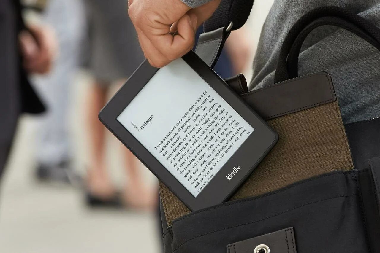 Kindle Paperwhite 2021. Amazon Kindle Paperwhite 2013. Kindle Paperwhite упаковка. Электронная книжка. Реклама электронных книг