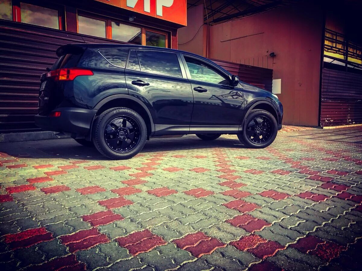 Rav4 диски r20. Toyota rav4 2017 black. диски toyota rav4 r18. тойота рав 4 2017 диски. диски toyota rav4 2016.