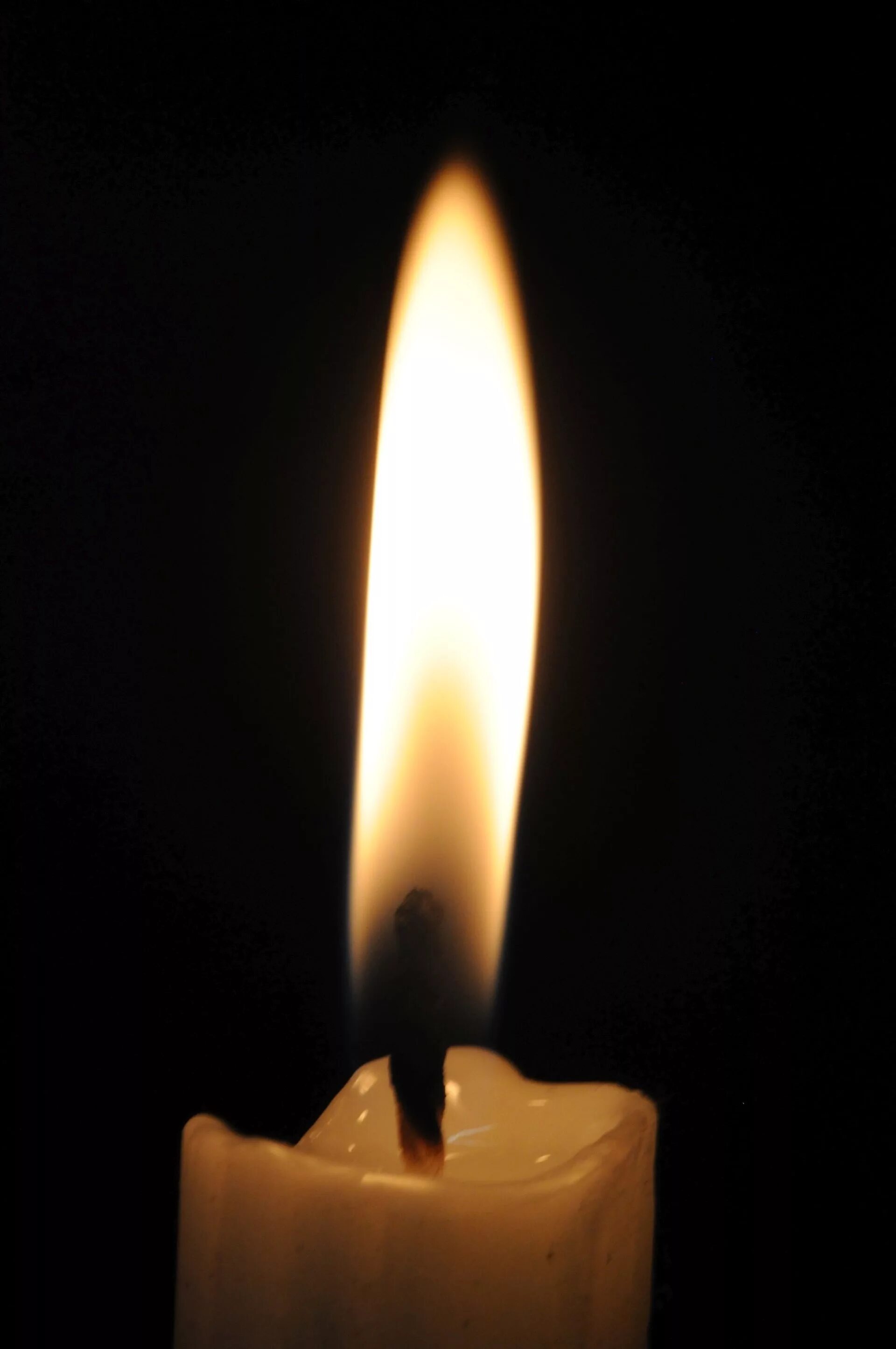 пламя от свечи. пожар свечка. в пламени свечи. пожар свечка. в пламени свечи.