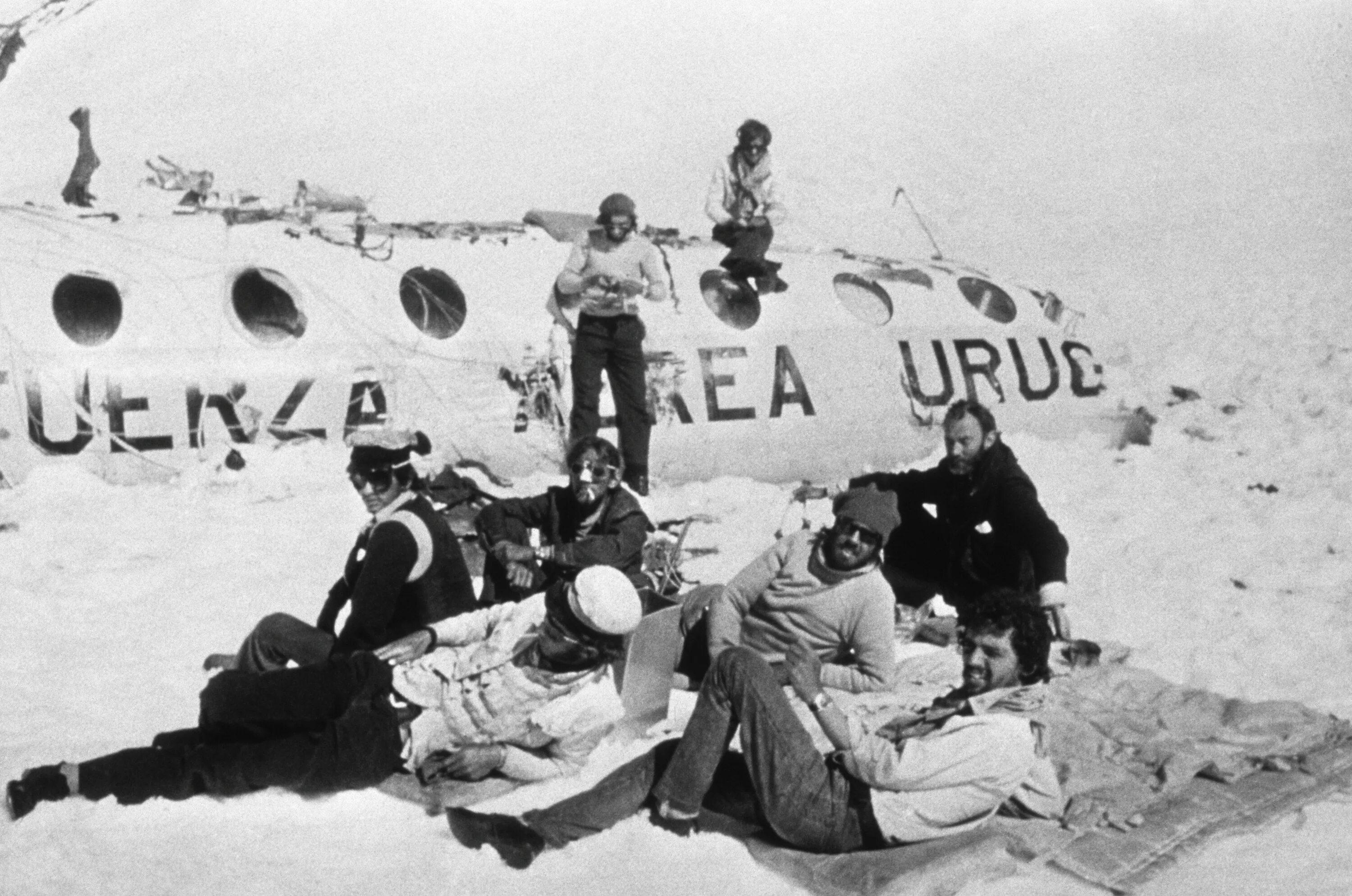 1972 год крушение. Крушение самолета FH-227 В Андах. Самолет разбившийся в Андах в 1972. 571 Уругвайских ВВС В Андах.