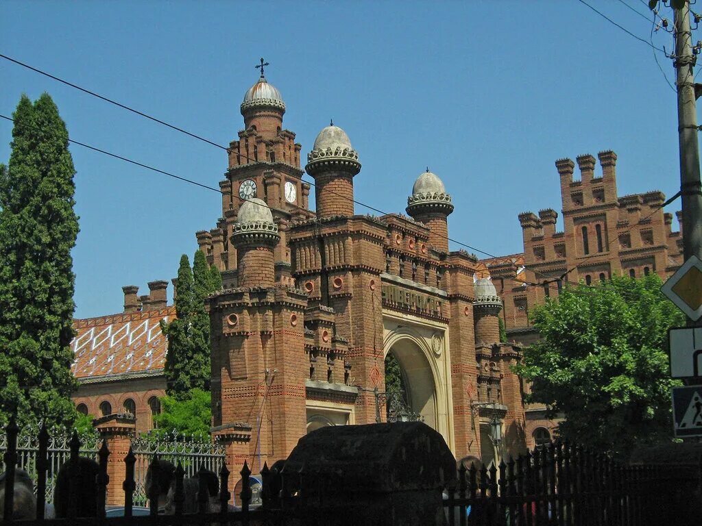 Дом советов курск фото. Черновцы. Черновцы центр города. Черновцы центр города. Черновцы румыния.