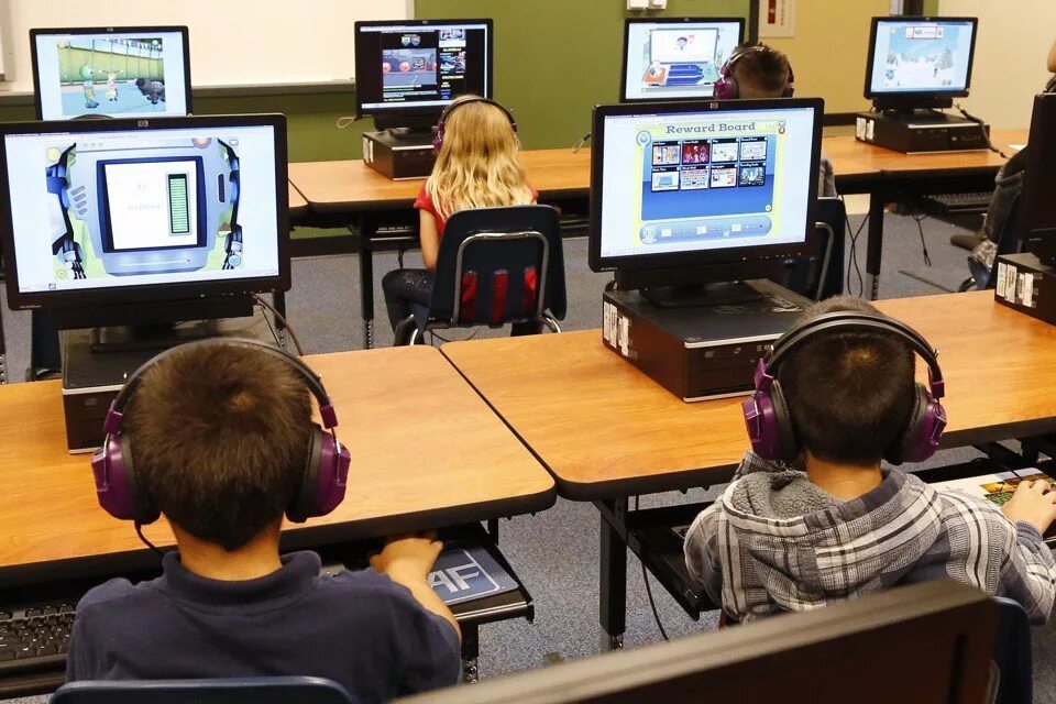 Компьютер урок 1. ИКТ В школе. Компьютерные технологии в образовании. Компьютер в школе. Компьютер для учебы.