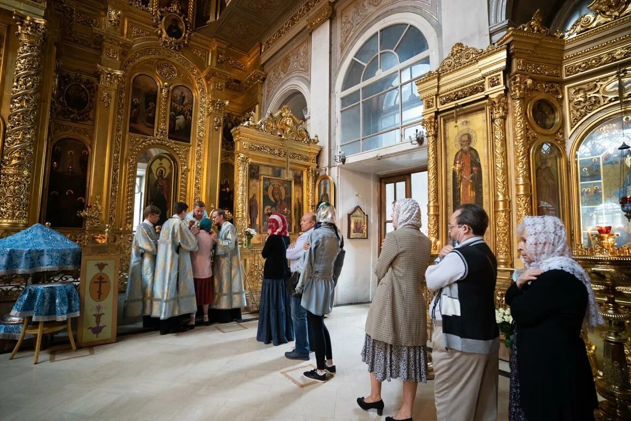 Храм 1000 летия крещения руси на борисовских прудах настоятель. Литургия и молебен. Арсений (епифанов) истринский, викарий московской епархии. Алма-ата. Литургия и молебен.